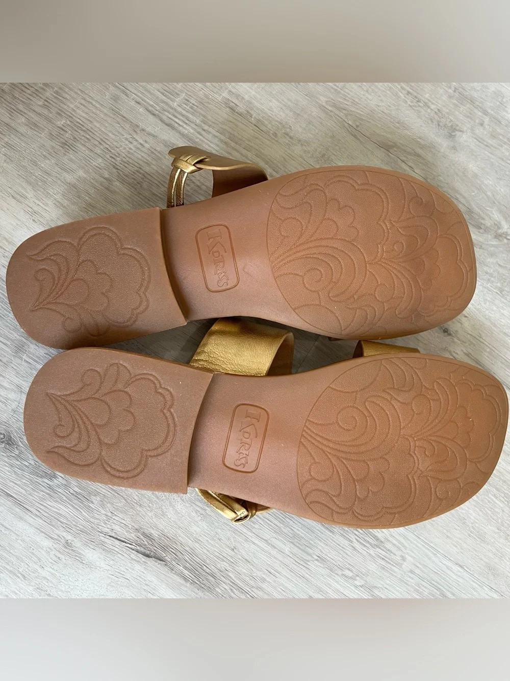 KORKS Sansa Slide Sandals Shoes Gold Women 9 NWOB Comfort Capsule Resort